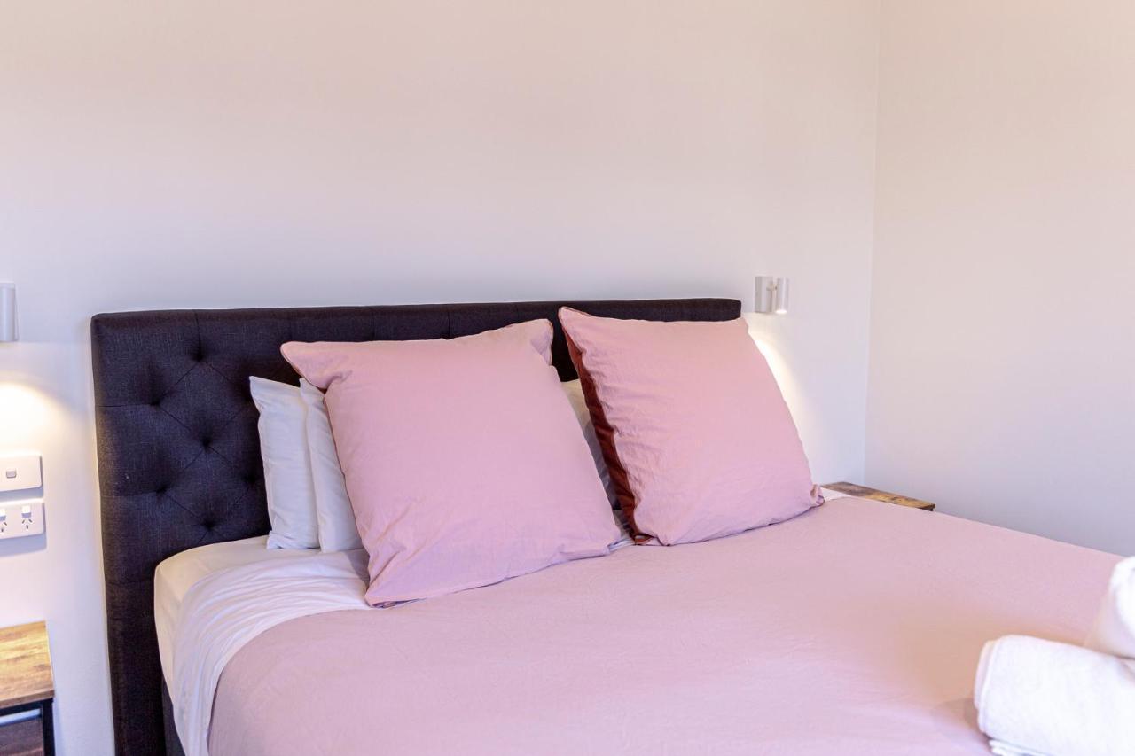 Magic On Maryburn - The Pink Room Twizel Eksteriør bilde